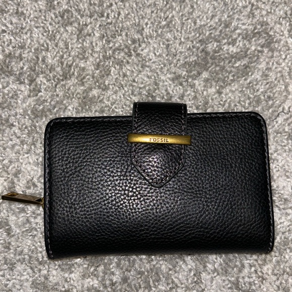 Fossil wallet- new with tags - Picture 1 of 3